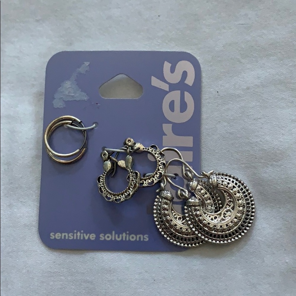 Brand new Claire’s earrings set